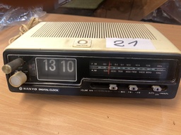 [1-000121] Wekkerradio Sanyo mechanisch